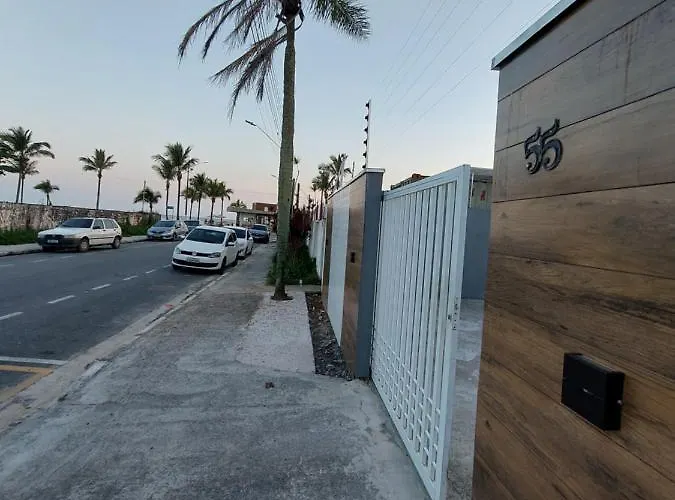Suítes a 50m praia do SESC BERTIOGA, Ar condicionado, TV, WIFI, estacionamento, saída 15h